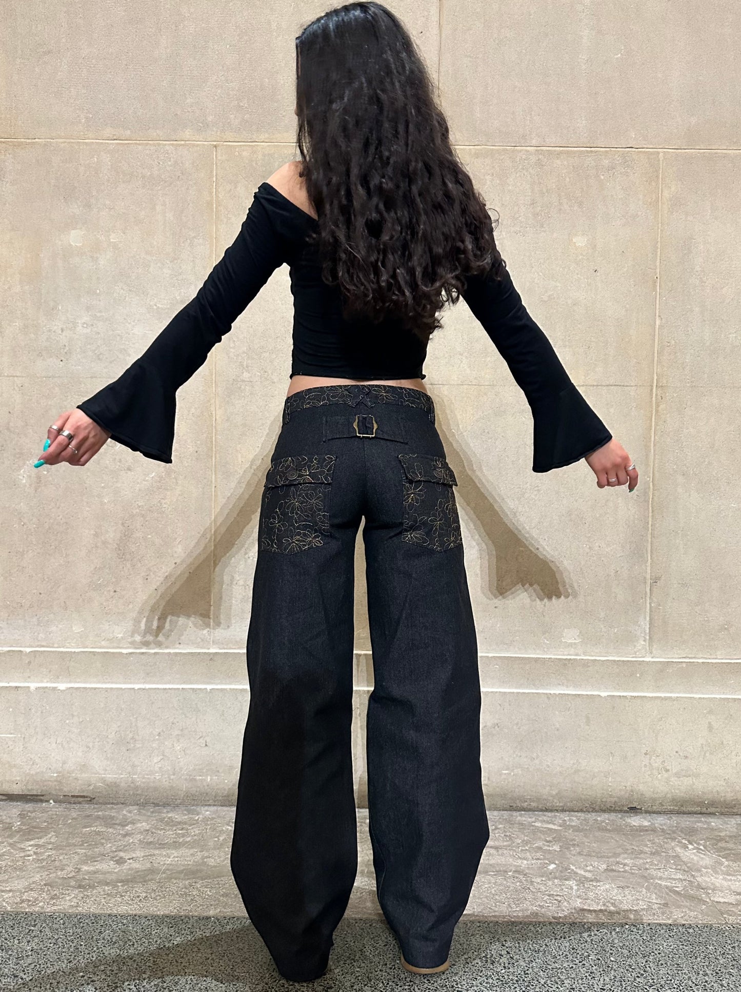 Slouch Elegance - Premium denim comfort voor dagelijkse luxe