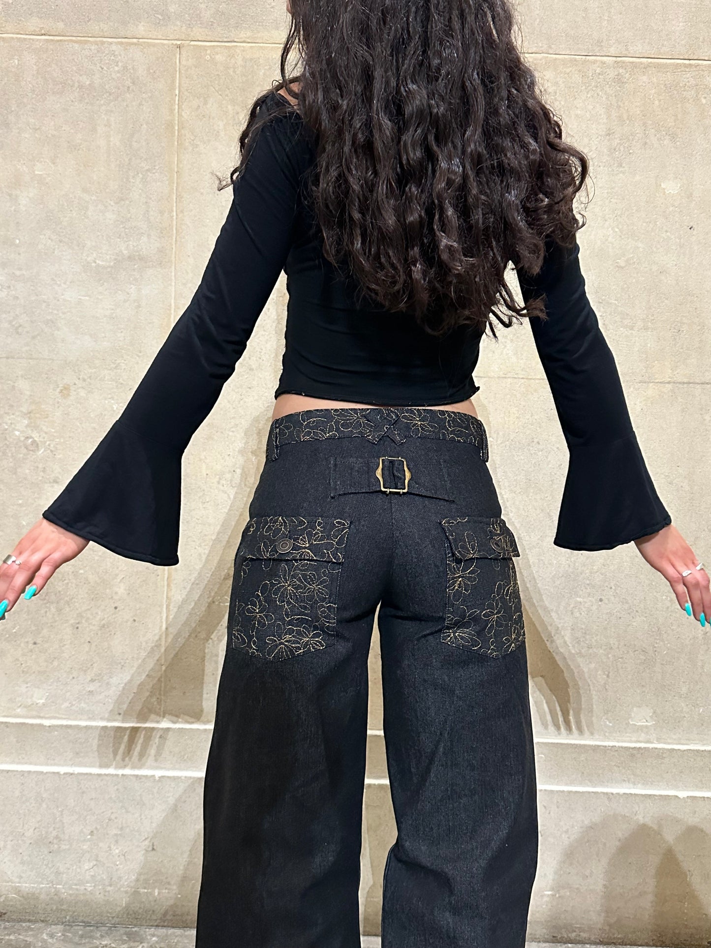 Slouch Elegance - Premium denim comfort voor dagelijkse luxe
